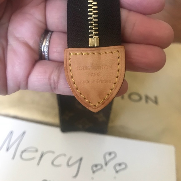SOLD !!! LV Toiletry 26 - Picture 2 of 8